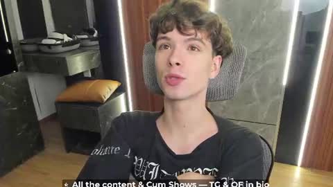 Snapshot of calvin_loves_you chatting on June 9, 2026, 5:13 pm Hey I am Calvin online show from June 9, 2026, 5:13 pm
