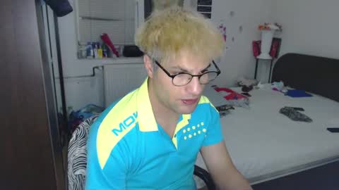 Snapshot of calvinjohnlad chatting on March 12, 2025, 1:03 am Calvinjohnlad online show from March 12, 2025, 1:03 am