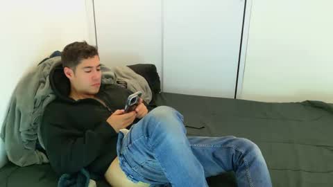 camara110 online show from October 25, 2025, 8:03 pm