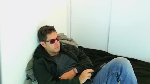 camara110 online show from October 29, 2025, 12:02 am