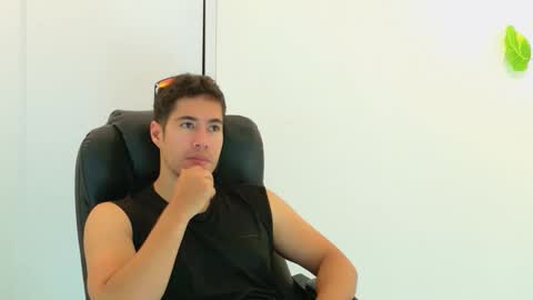 camara110 online show from November 1, 2025, 12:34 am