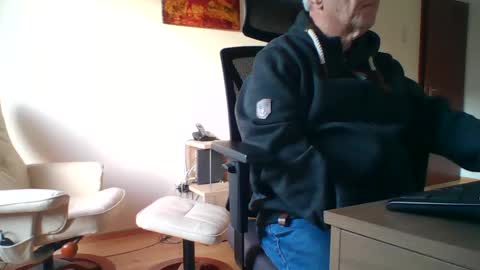 Snapshot of camcologne chatting on December 20, 2024, 3:00 pm camcologne online show from December 20, 2024, 3:00 pm