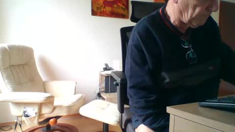 Snapshot of camcologne chatting on January 15, 2025, 10:27 am camcologne online show from January 15, 2025, 10:27 am