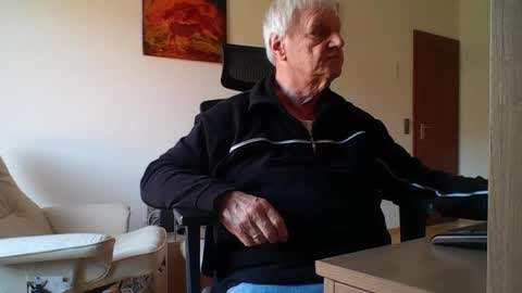 Snapshot of camcologne chatting on March 4, 2026, 9:15 am camcologne online show from March 4, 2026, 9:15 am