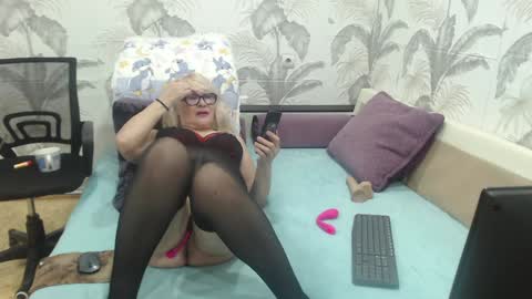 CamDiva1 online show from December 14, 2024, 4:01 am