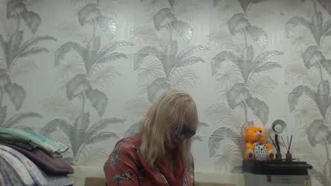 CamDiva1 online show from December 18, 2024, 11:56 am