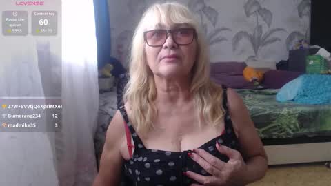 CamDiva1 online show from November 2, 2025, 6:49 am