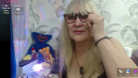 CamDiva1 online show from February 5, 2026, 2:33 pm
