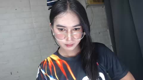 camela_star online show from February 4, 2025, 9:52 pm