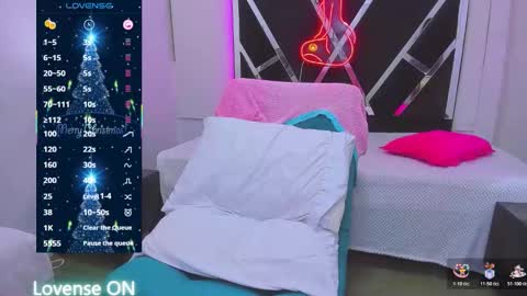 Snapshot of cami_sophia chatting on December 14, 2025, 3:06 pm sophia online show from December 14, 2025, 3:06 pm