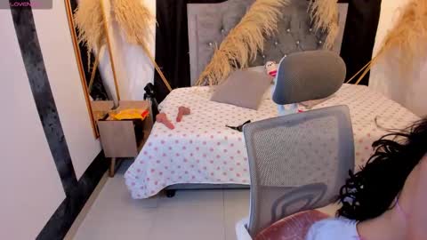 Snapshot of camicute_ chatting on December 23, 2025, 1:36 am online show from December 23, 2025, 1:36 am