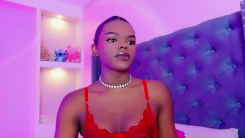 camiestrada online show from October 19, 2025, 11:05 pm