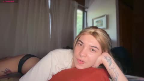 camii19y online show from April 16, 2026, 9:39 pm