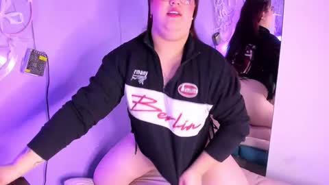 Snapshot of camiila_osorio chatting on November 20, 2025, 3:12 pm Camila Osorio online show from November 20, 2025, 3:12 pm