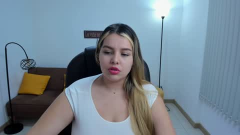 Camila online show from February 8, 2025, 6:01 am