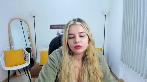 Camila online show from March 6, 2025, 7:47 am