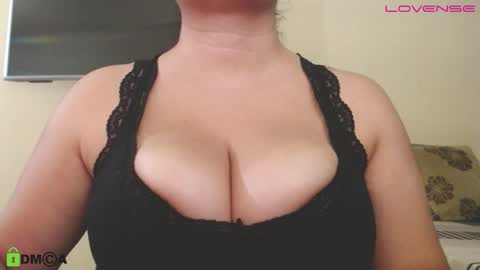 Camila  online show from November 4, 2025, 12:59 pm