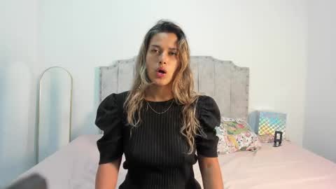 Snapshot of camila_borbon_ chatting on May 6, 2026, 10:20 am online show from May 6, 2026, 10:20 am