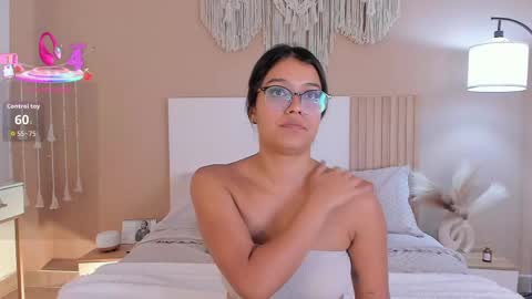 Snapshot of camila_bustamante_ chatting on June 4, 2026, 2:01 pm camila_bustamante_ online show from June 4, 2026, 2:01 pm