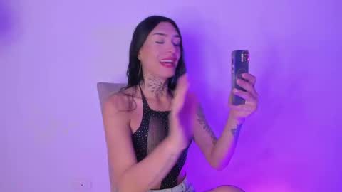 Snapshot of camila_coxx chatting on June 4, 2026, 1:22 am s online show from June 4, 2026, 1:22 am