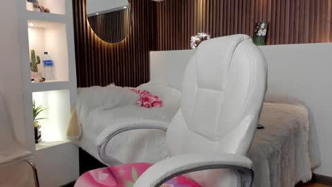 camila_martinez9 online show from December 19, 2024, 12:56 pm