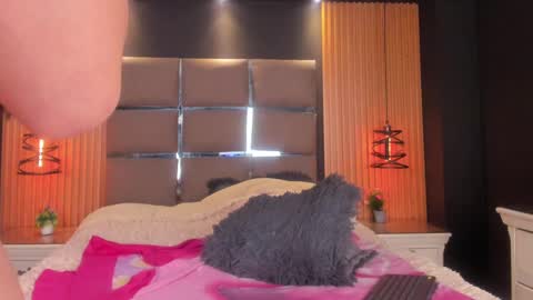 camila_martinez9 online show from January 21, 2025, 2:37 pm