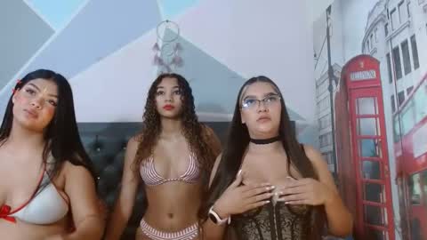 Snapshot of camila_meza chatting on November 18, 2025, 2:43 pm camila_meza online show from November 18, 2025, 2:43 pm