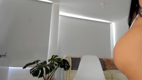 Snapshot of camilamanzurr chatting on January 25, 2025, 3:20 pm camila manzur online show from January 25, 2025, 3:20 pm