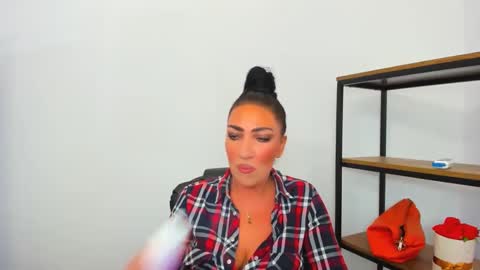 Snapshot of camileeyes chatting on December 7, 2024, 8:22 am CamileEyes online show from December 7, 2024, 8:22 am