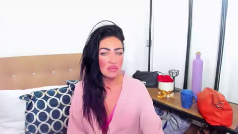 Snapshot of camileeyes chatting on December 18, 2024, 9:04 am CamileEyes online show from December 18, 2024, 9:04 am