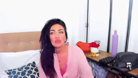 Snapshot of camileeyes chatting on December 18, 2024, 12:07 pm CamileEyes online show from December 18, 2024, 12:07 pm