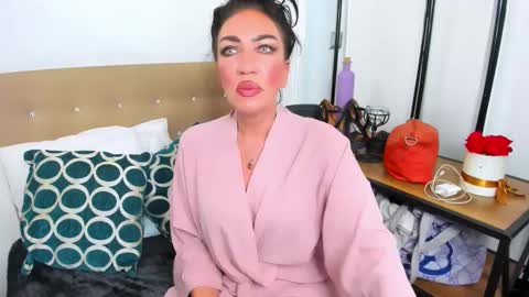 Snapshot of camileeyes chatting on December 23, 2024, 8:33 am CamileEyes online show from December 23, 2024, 8:33 am