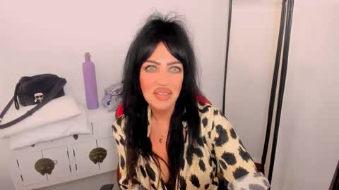 Snapshot of camileeyes chatting on December 30, 2024, 3:24 pm CamileEyes online show from December 30, 2024, 3:24 pm