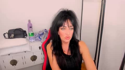 Snapshot of camileeyes chatting on December 30, 2024, 6:27 pm CamileEyes online show from December 30, 2024, 6:27 pm