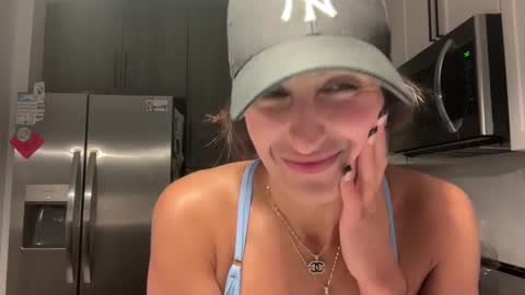 camiliakxoxo online show from March 6, 2025, 12:32 am