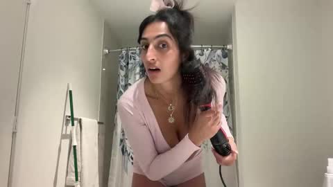 camiliakxoxo online show from January 6, 2026, 12:31 pm