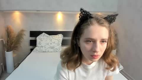 Camilla online show from October 17, 2025, 1:09 am