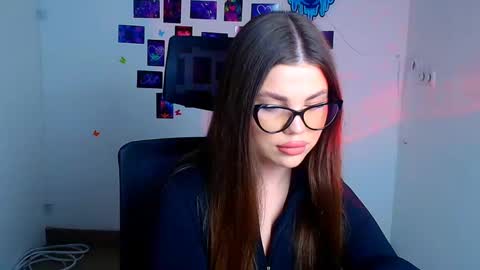 Camilla online show from November 28, 2025, 12:19 pm