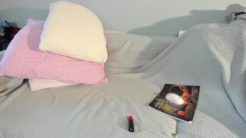 Snapshot of camillabenz chatting on October 31, 2025, 12:28 pm Camilla online show from October 31, 2025, 12:28 pm