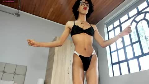 Snapshot of camille_cedrik chatting on April 27, 2026, 8:18 pm Camille online show from April 27, 2026, 8:18 pm
