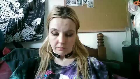 Snapshot of camille_deville chatting on December 2, 2024, 2:42 am Camille Deville online show from December 2, 2024, 2:42 am