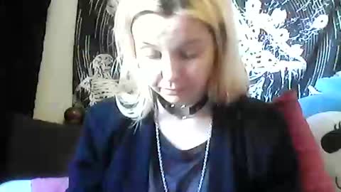 Snapshot of camille_deville chatting on December 18, 2024, 12:43 am Camille Deville online show from December 18, 2024, 12:43 am