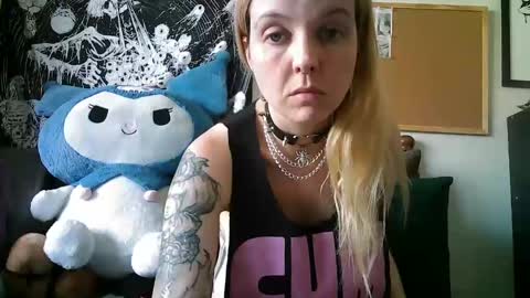 Snapshot of camille_deville chatting on January 19, 2025, 3:29 am Camille Deville online show from January 19, 2025, 3:29 am