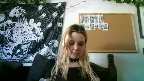 Snapshot of camille_deville chatting on January 22, 2025, 12:38 am Camille Deville online show from January 22, 2025, 12:38 am