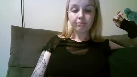 Snapshot of camille_deville chatting on February 25, 2025, 7:42 am Camille Deville online show from February 25, 2025, 7:42 am