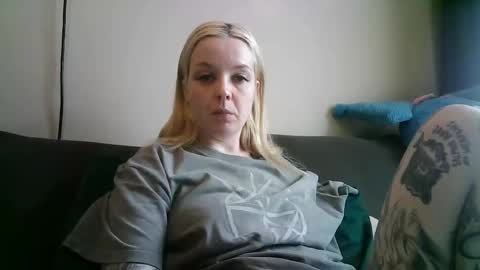 Snapshot of camille_deville chatting on March 2, 2025, 11:20 pm Camille Deville online show from March 2, 2025, 11:20 pm