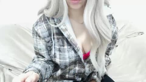 Snapshot of camillebunny chatting on December 15, 2025, 4:28 am CamilleBunny online show from December 15, 2025, 4:28 am