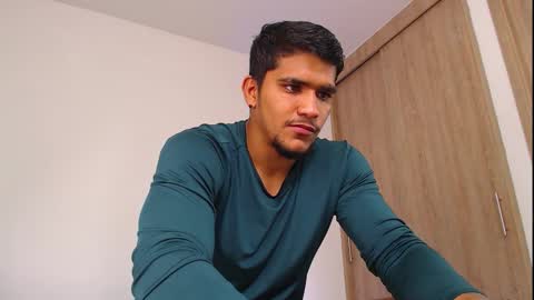 camilo_contre21 online show from December 2, 2025, 8:04 pm