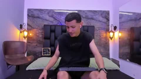 Snapshot of camilo_contrerass chatting on July 6, 2026, 8:00 pm Camilo online show from July 6, 2026, 8:00 pm