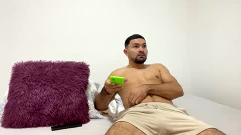 camilor_30 online show from November 17, 2025, 10:21 am